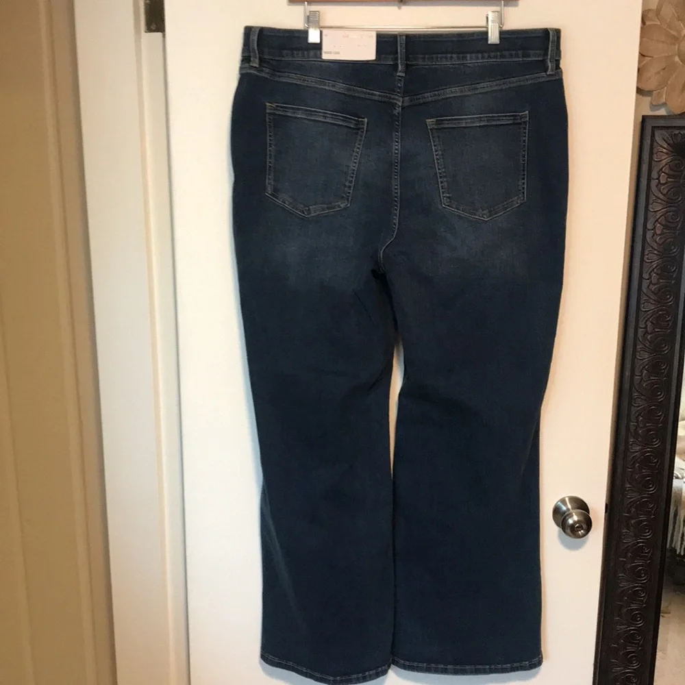 NEW Liz Claiborne Wide Leg Jean. 16‎